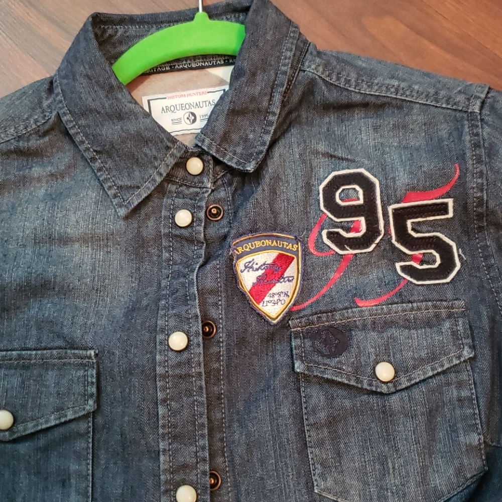 A long sleeve vintage shirt